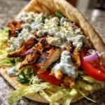 medelhavskyckling gyros med kramig feta tzatziki